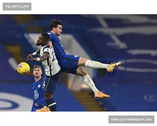 吉鲁开场吊射中框,里尔错失领先良机